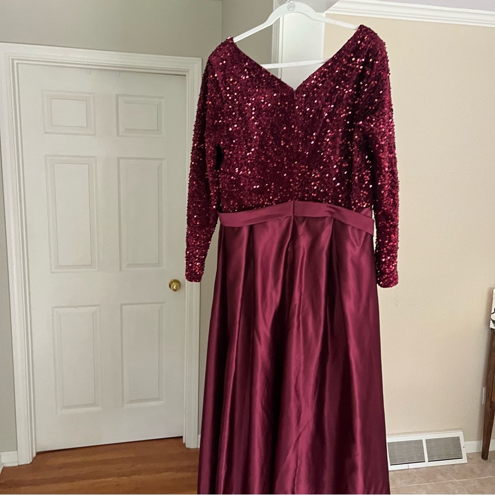 V Neck Long Sleeve Prom Dress Slit Sequin Satin Formal Evening Gown - Picture 9 of 10